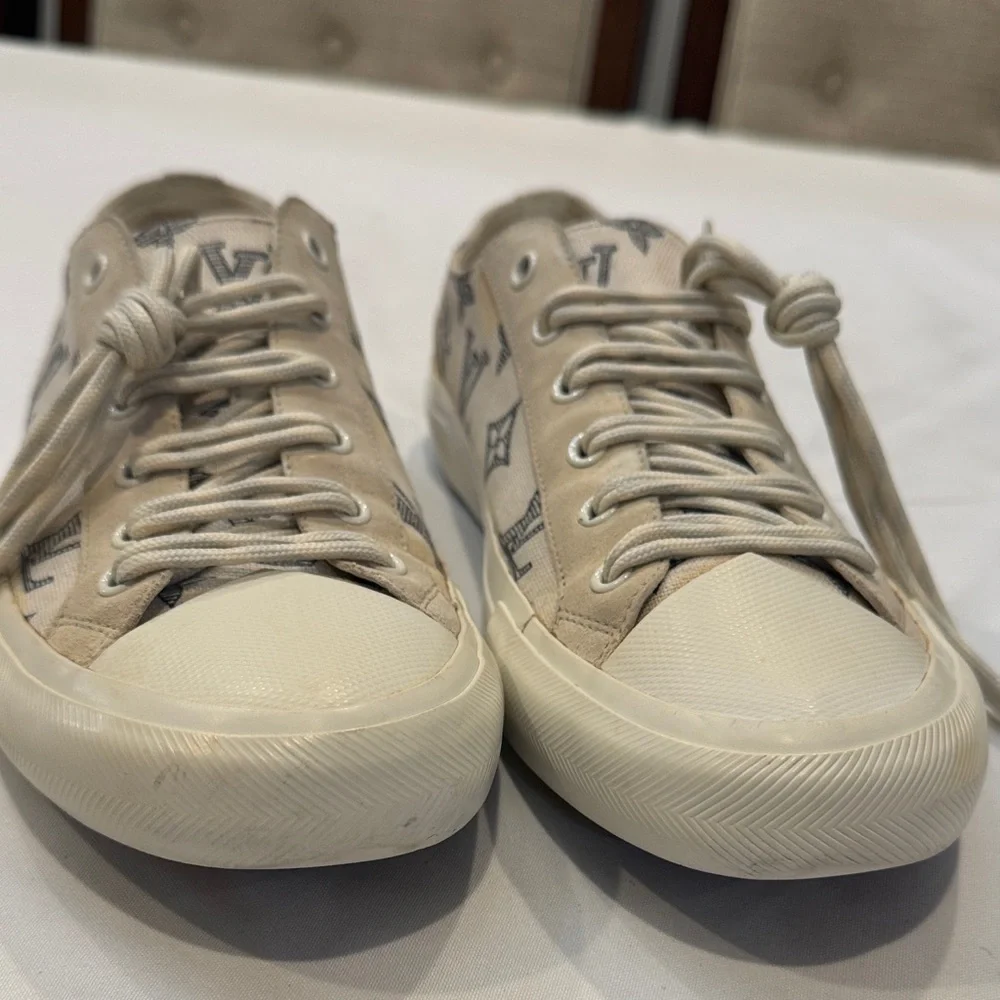 Authentic Louis Vuitton Monogram Beige Sneakers - Picture 6 of 15